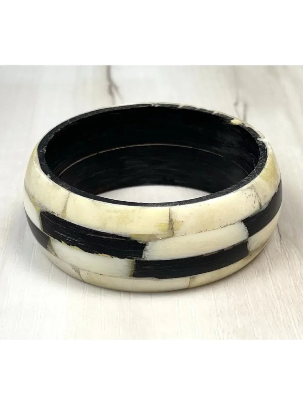 VTG Folk Art Artisan African Tribal Bovine Bone White/Black BANGLE Bracelet EUC